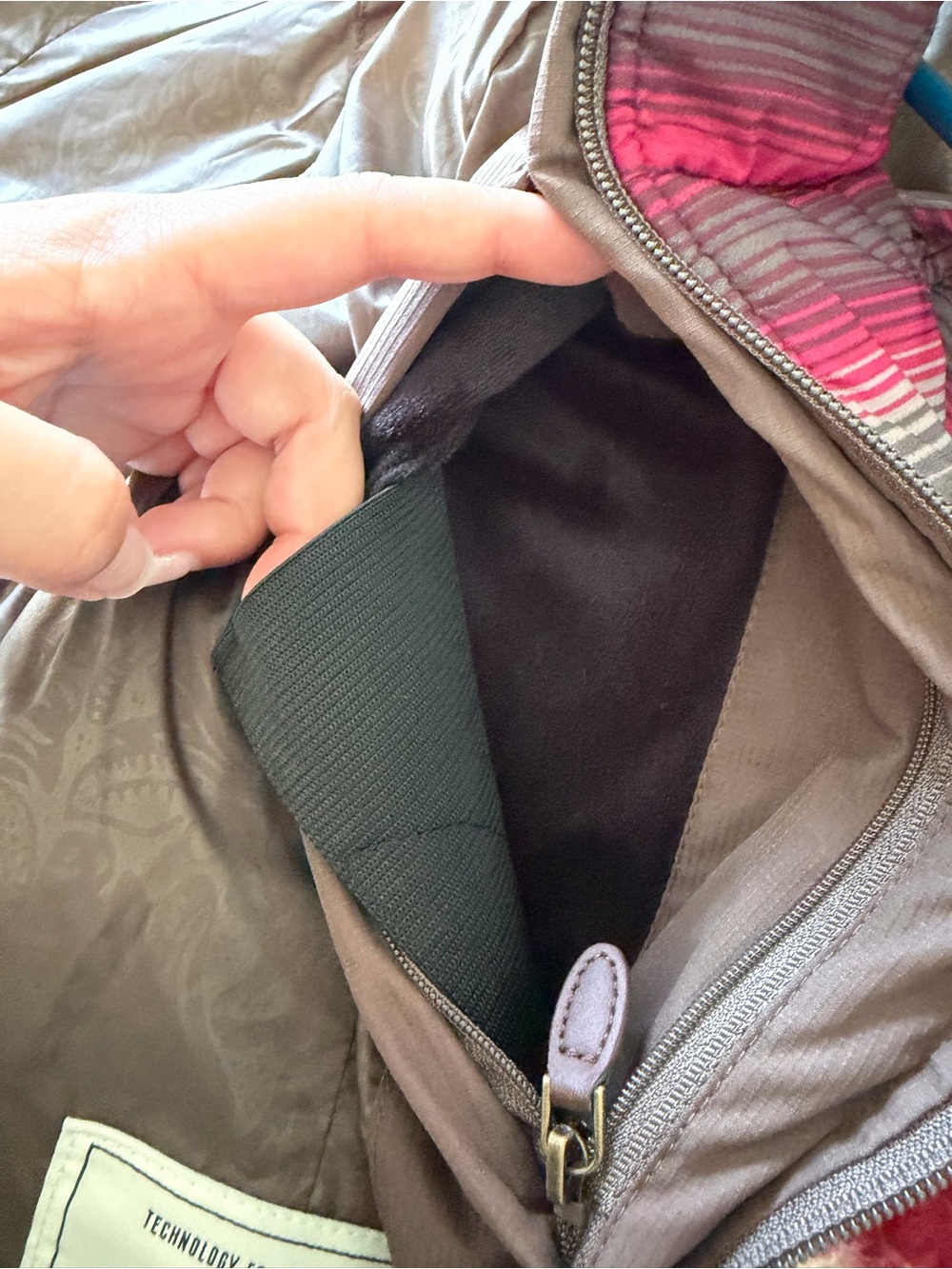 AriatQuilted Puffer Vest - Picture 6 of 6